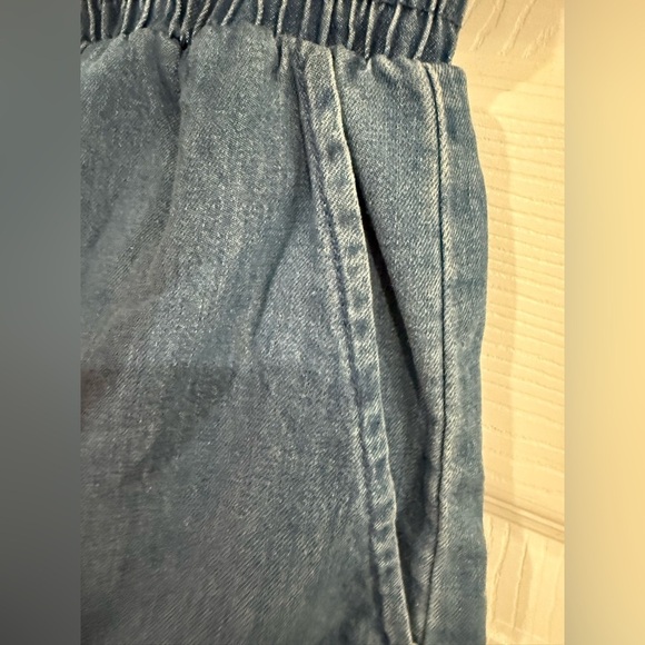 Universal Thread Shorts with pockets - Picture 4 of 4